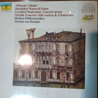 แผ่นเสียง Tomaso Albinoni, Arcangelo Corelli, Antonio Vivaldi, Johann Pachelbel, Francesco Manfredini / Herbert Von Karajan & Berliner Philharmoniker - Adagio / Kanon & Gigue / Concerti Grossi / Concerti "Alla Rustica" & "L'Amoroso" Vinyl VG+