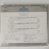 ซีดี Johann Sebastian Bach - Trevor Pinnock • Kenneth Gilbert • Lars Ulrik Mortensen • Nicholas Kraemer • The English Concert - Die Konzerte Für 3 Und 4 Cembali / Concertos For 3 And 4 Harpsichords / Les Concertos Pour 3 Et 4 Clavecins CD VG+