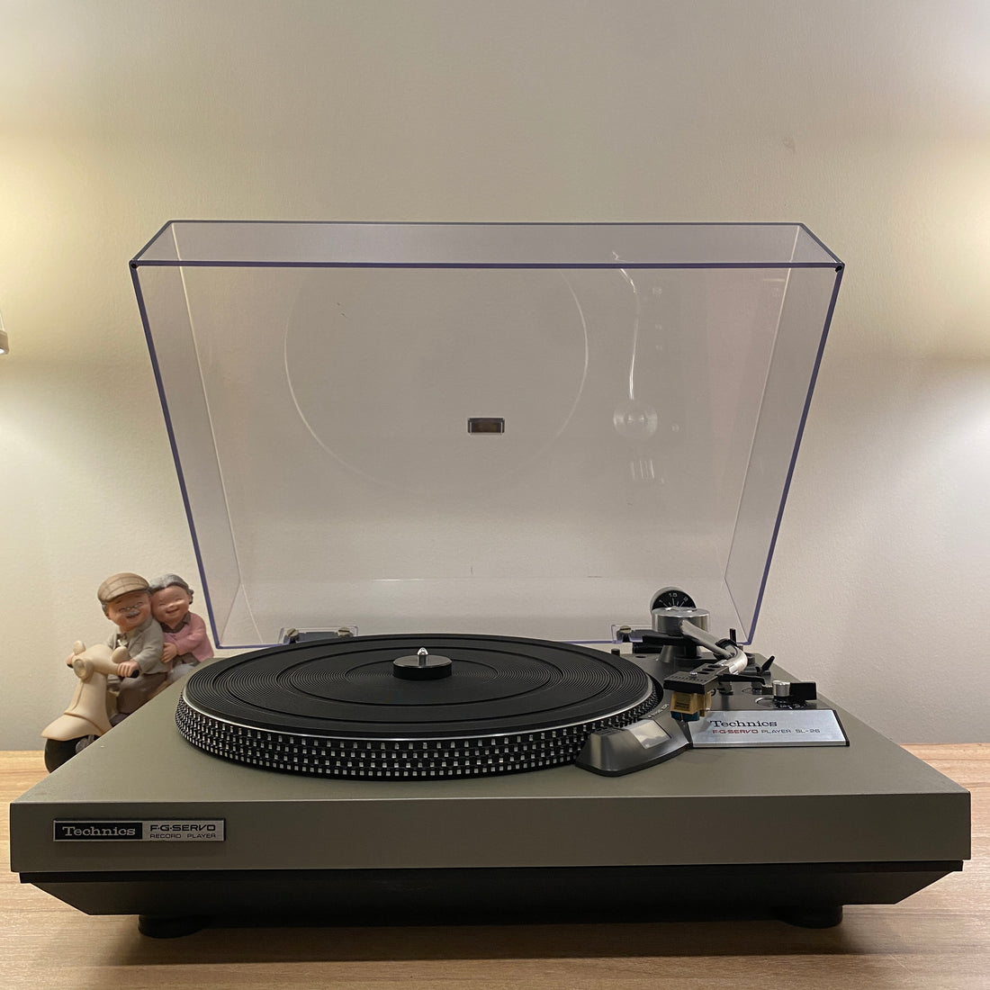 เครื่องเล่นแผ่นเสียง Technics SL-26 Semi-auto Belt Drive Turntable (220V)