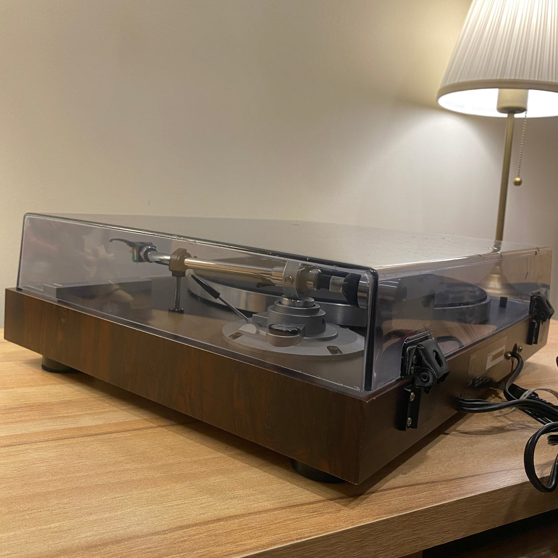 เครื่องเล่นแผ่นเสียง Aiwa AP-D11 Auto Return Belt Drive Turntable (220V)