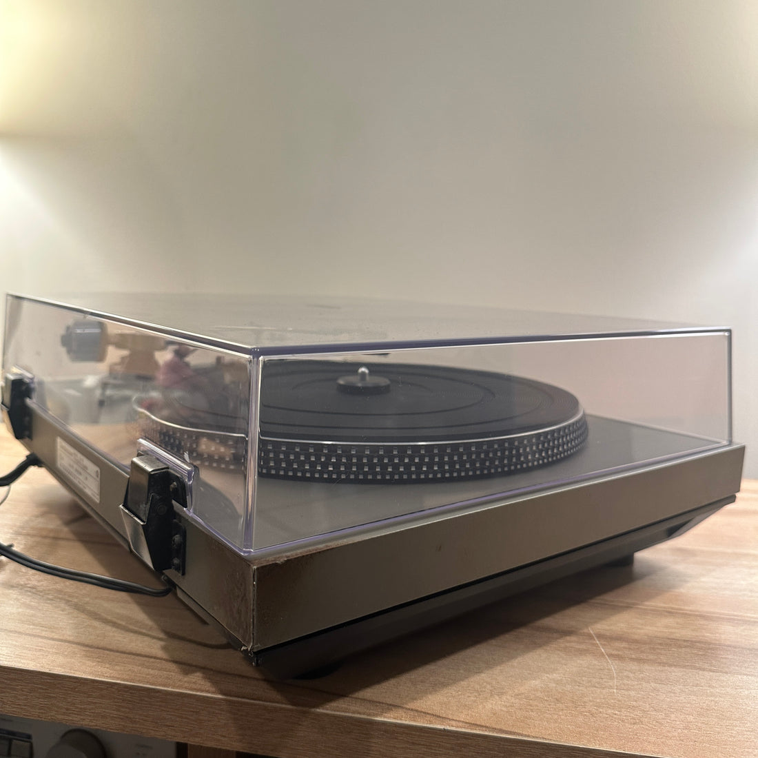 เครื่องเล่นแผ่นเสียง Technics SL-26 Semi-auto Belt Drive Turntable (220V)