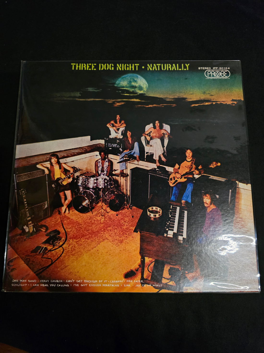 แผ่นเสียง Three Dog Night - Naturally Vinyl VG+