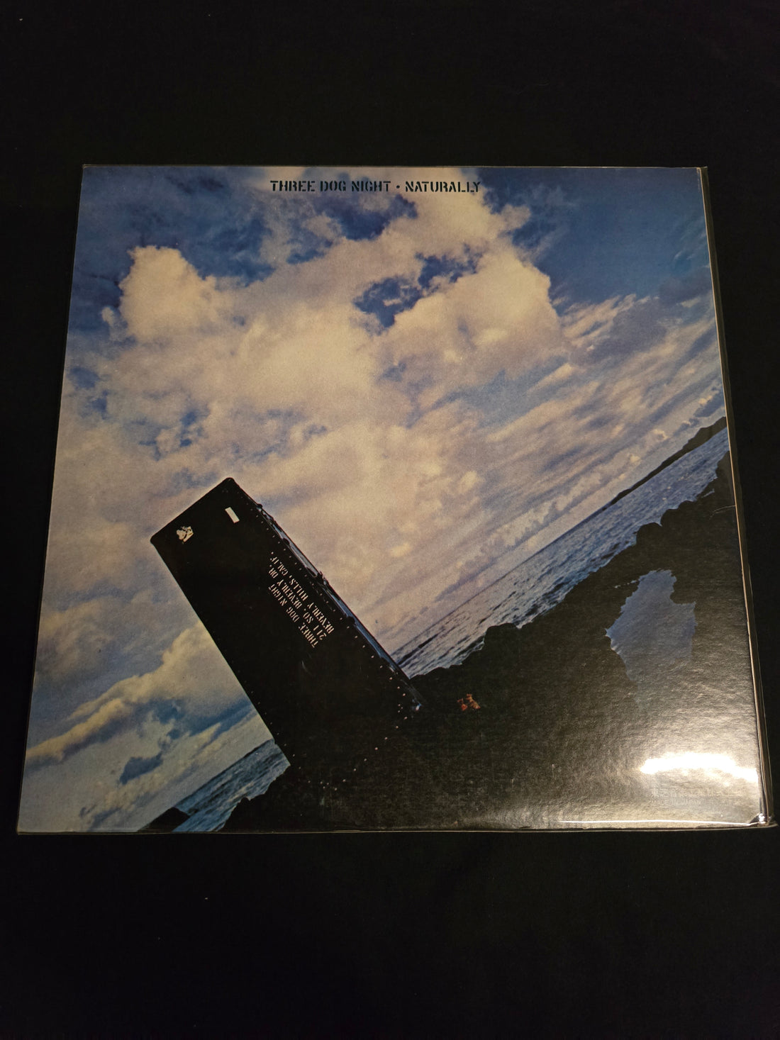 แผ่นเสียง Three Dog Night - Naturally Vinyl VG+