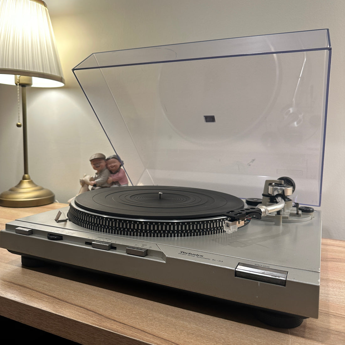 เครื่องเล่นแผ่นเสียง Technics SL-D3 Fully Automatic Direct Drive Turntable (220V)