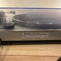 เครื่องเล่นแผ่นเสียง Technics SL-D3 Fully Automatic Direct Drive Turntable (220V)