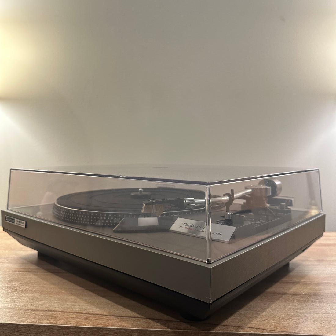 เครื่องเล่นแผ่นเสียง Technics SL-26 Semi-auto Belt Drive Turntable (220V)