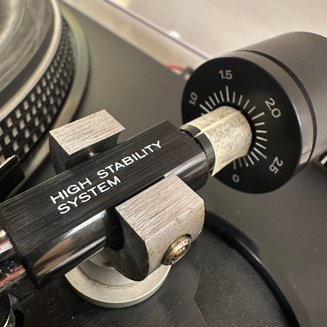 เครื่องเล่นแผ่นเสียง Lo-D (Hitachi) PS-17 Semi-auto Belt Drive Turntable (220V)