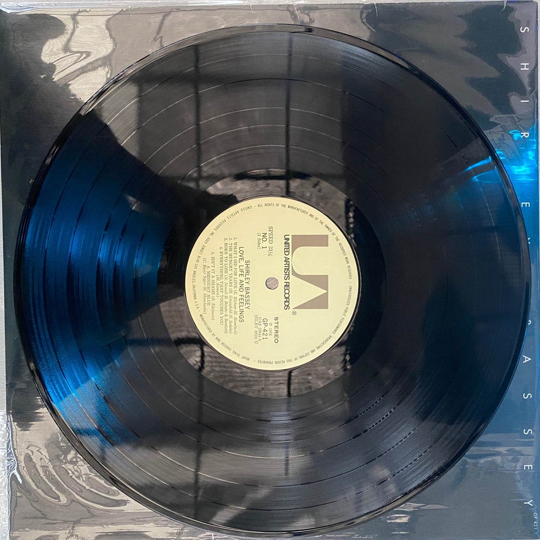 แผ่นเสียง Shirley Bassey - Love, Life And Feelings Vinyl VG+