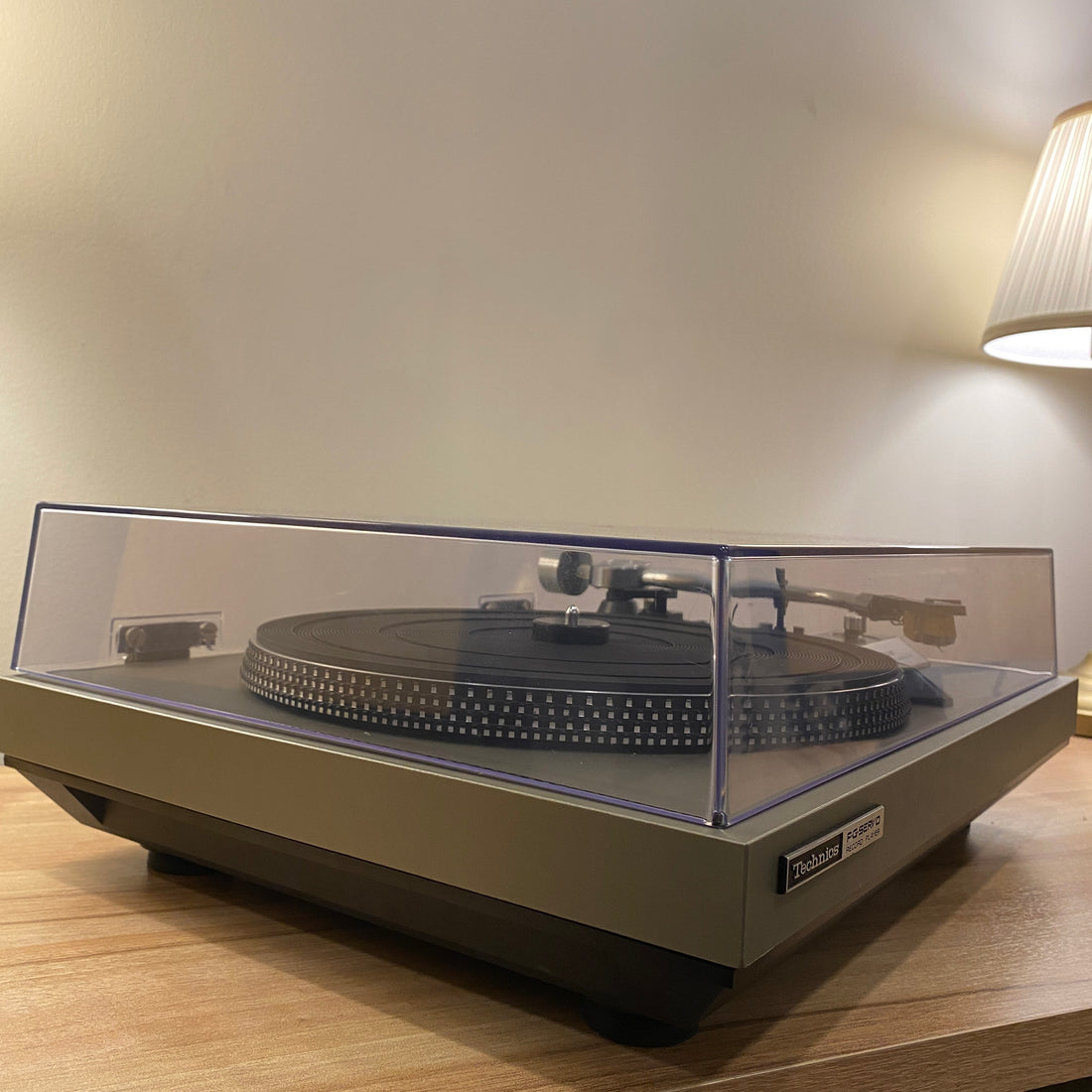 เครื่องเล่นแผ่นเสียง Technics SL-26 Semi-auto Belt Drive Turntable (220V)