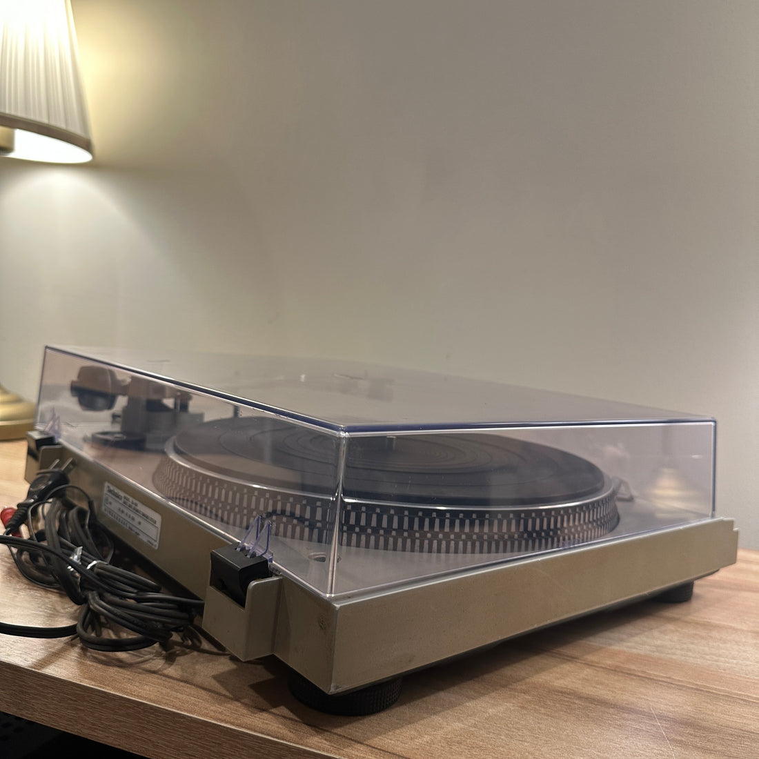เครื่องเล่นแผ่นเสียง Technics SL-D3 Fully Automatic Direct Drive Turntable (220V)