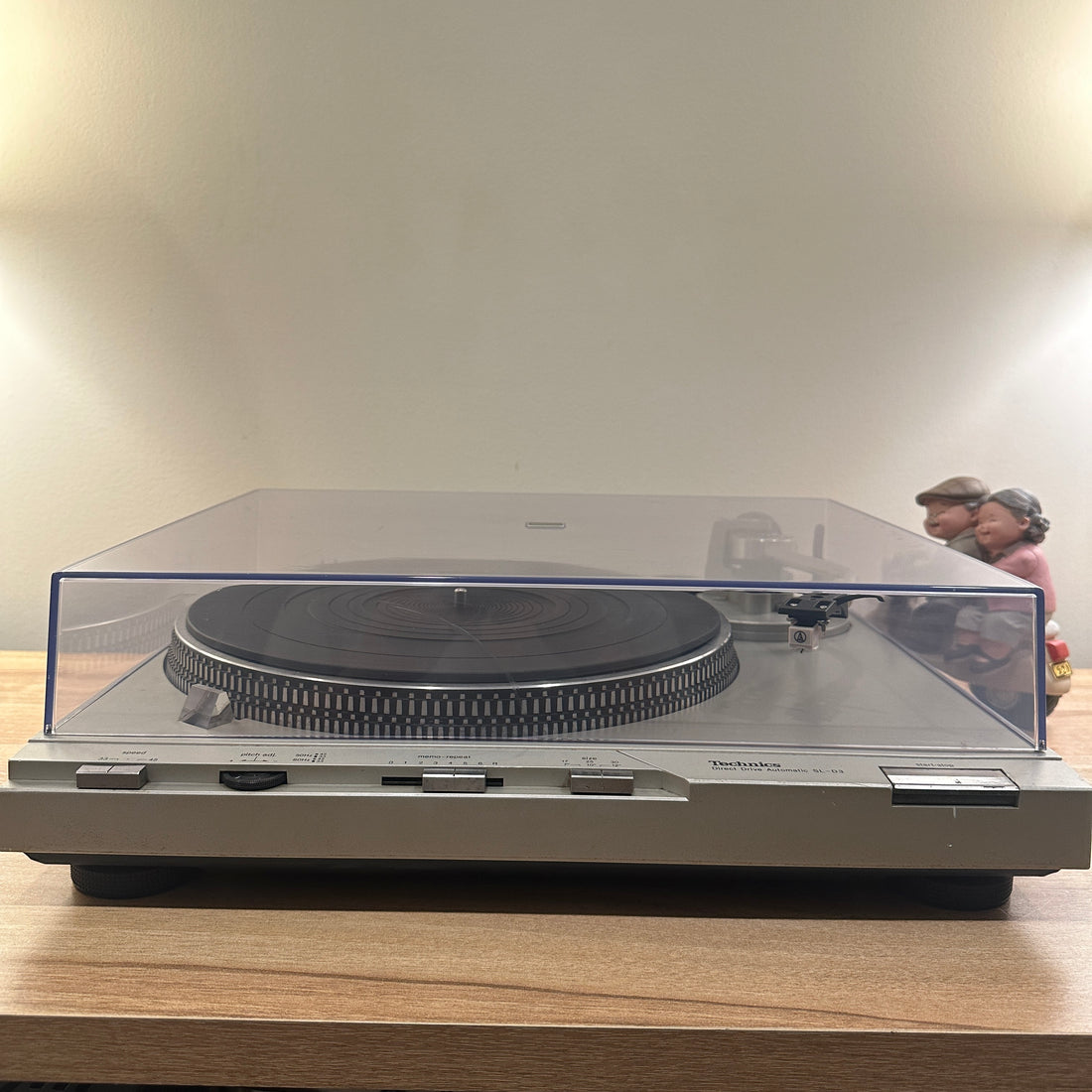 เครื่องเล่นแผ่นเสียง Technics SL-D3 Fully Automatic Direct Drive Turntable (220V)