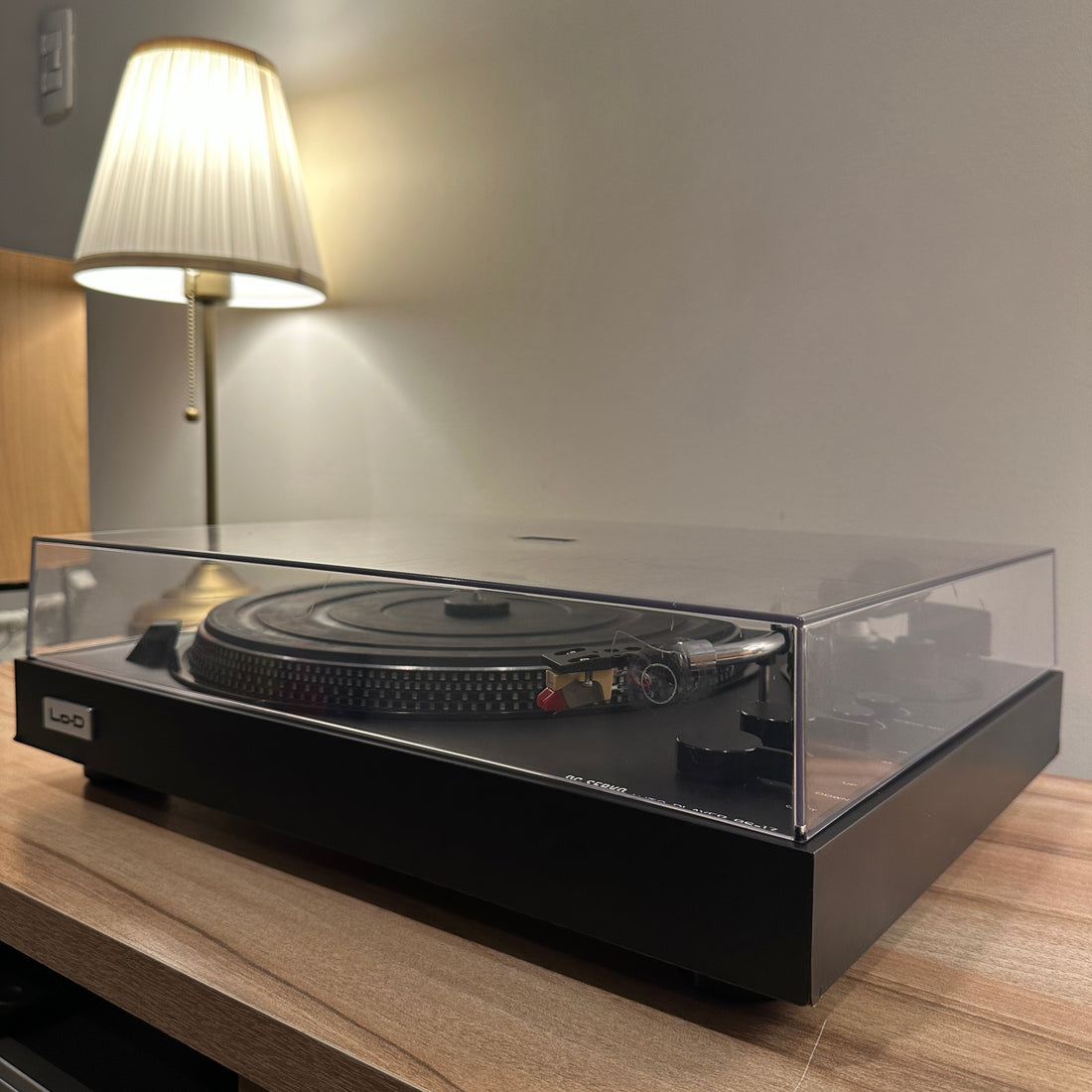 เครื่องเล่นแผ่นเสียง Lo-D (Hitachi) PS-17 Semi-auto Belt Drive Turntable (220V)