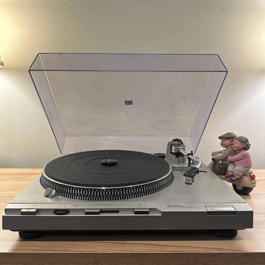 เครื่องเล่นแผ่นเสียง Technics SL-D3 Fully Automatic Direct Drive Turntable (220V)