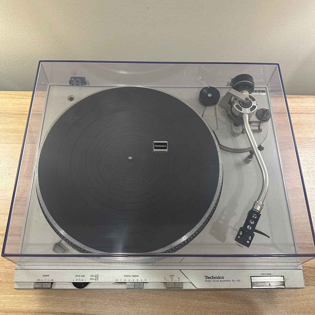 เครื่องเล่นแผ่นเสียง Technics SL-D3 Fully Automatic Direct Drive Turntable (220V)