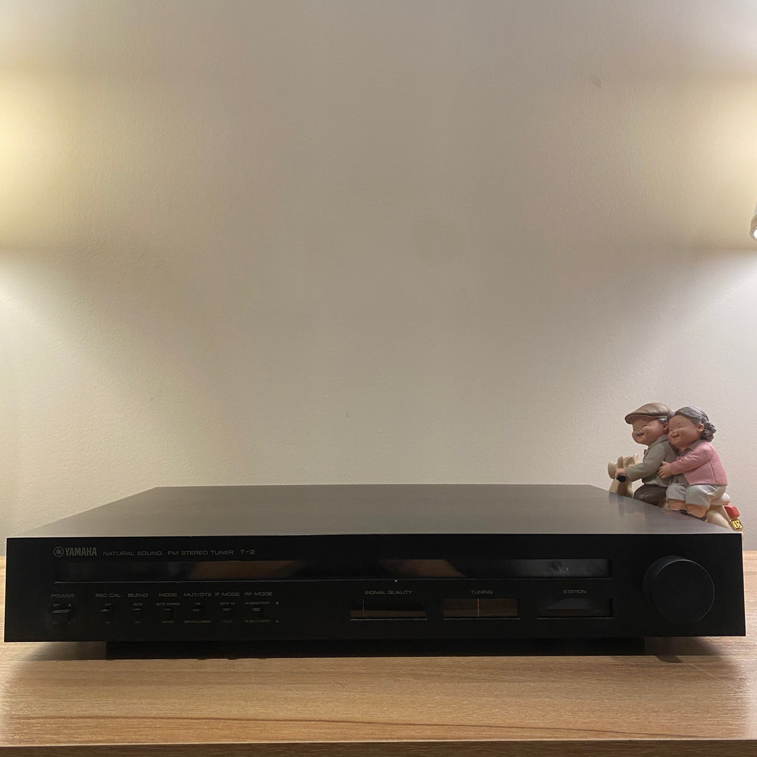 Yamaha T-2 FM Stereo Tuner (220V)