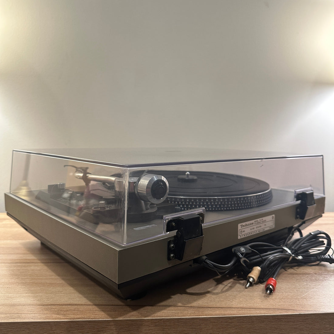 เครื่องเล่นแผ่นเสียง Technics SL-26 Semi-auto Belt Drive Turntable (220V)