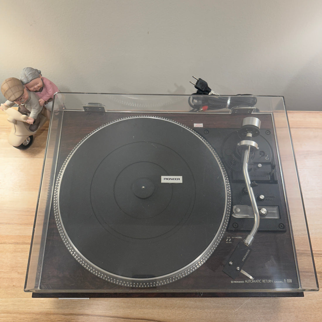 เครื่องเล่นแผ่นเสียง Pioneer PL-1050W Semi Auto Belt Drive Turntable (100V)
