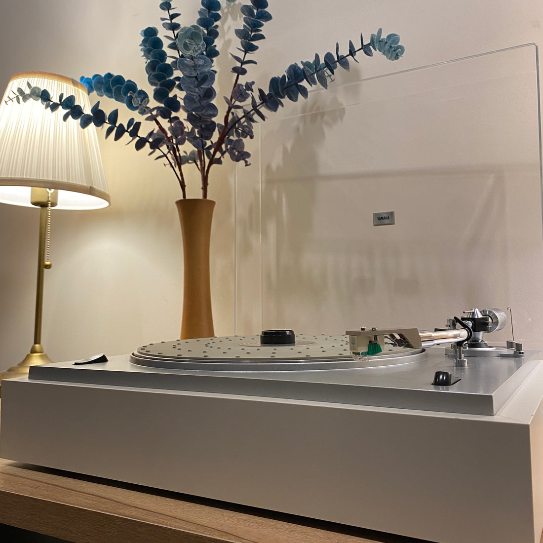 Yamaha IS-66P Belt-Drive Semi-automatic Turntable (110V)