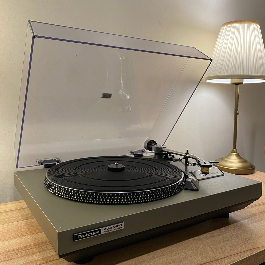 เครื่องเล่นแผ่นเสียง Technics SL-26 Semi-auto Belt Drive Turntable (220V)