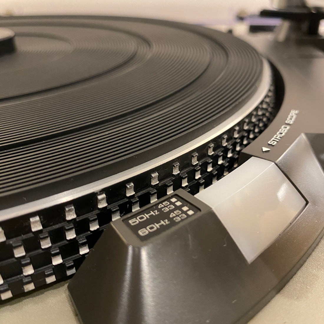 เครื่องเล่นแผ่นเสียง Technics SL-26 Semi-auto Belt Drive Turntable (220V)