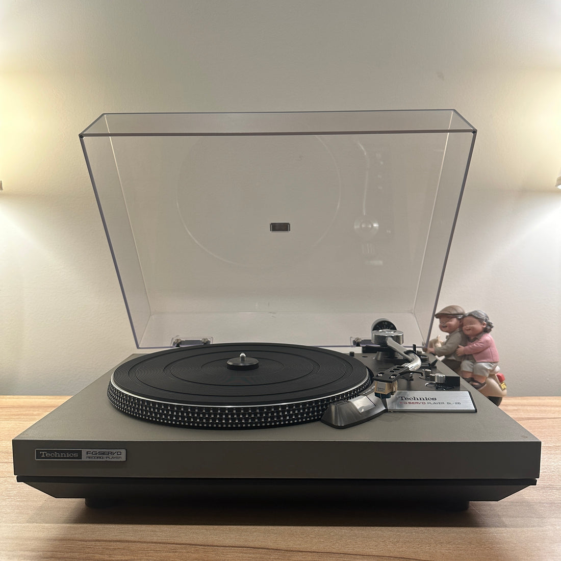 เครื่องเล่นแผ่นเสียง Technics SL-26 Semi-auto Belt Drive Turntable (220V)