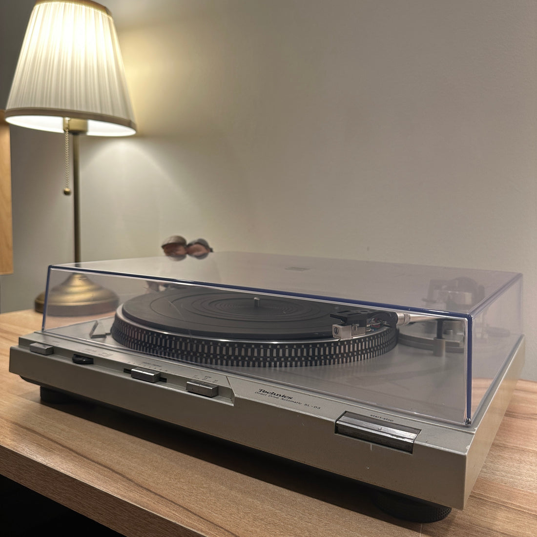 เครื่องเล่นแผ่นเสียง Technics SL-D3 Fully Automatic Direct Drive Turntable (220V)