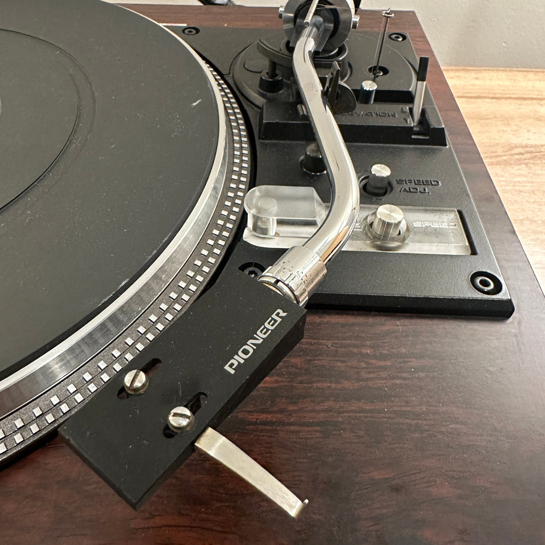 เครื่องเล่นแผ่นเสียง Pioneer PL-1050W Semi Auto Belt Drive Turntable (100V)