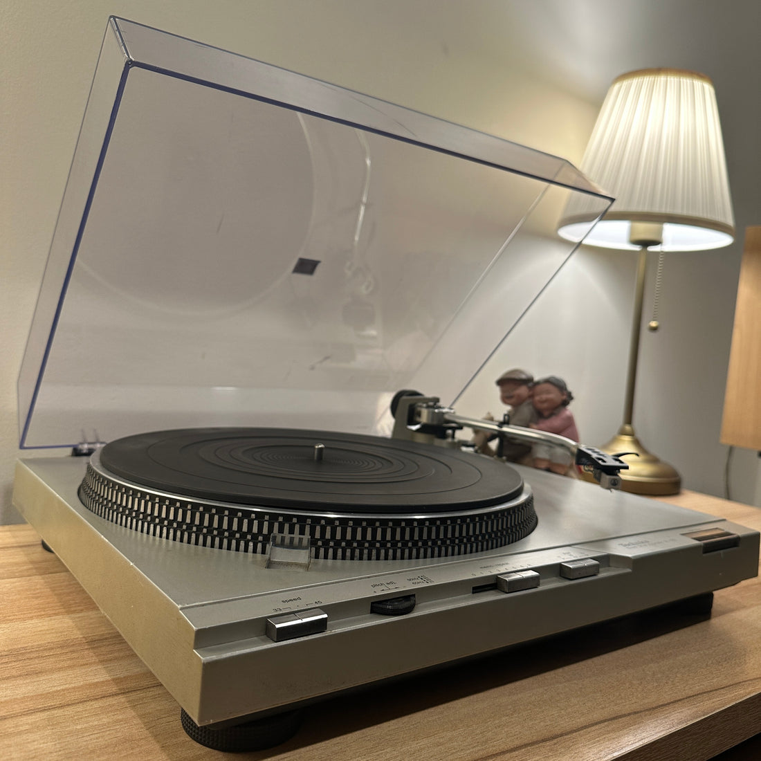 เครื่องเล่นแผ่นเสียง Technics SL-D3 Fully Automatic Direct Drive Turntable (220V)