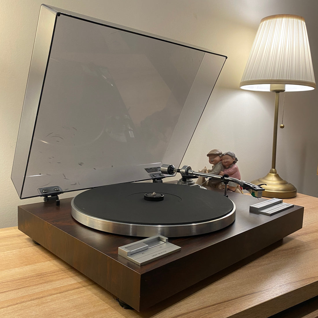 เครื่องเล่นแผ่นเสียง Aiwa AP-D11 Auto Return Belt Drive Turntable (220V)