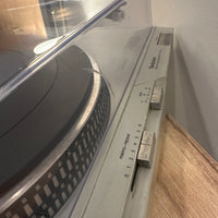 เครื่องเล่นแผ่นเสียง Technics SL-D3 Fully Automatic Direct Drive Turntable (220V)