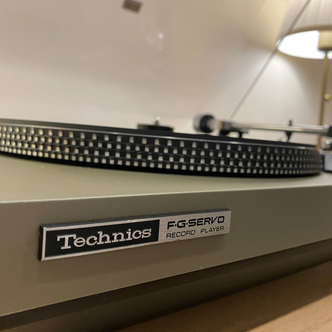 เครื่องเล่นแผ่นเสียง Technics SL-26 Semi-auto Belt Drive Turntable (220V)