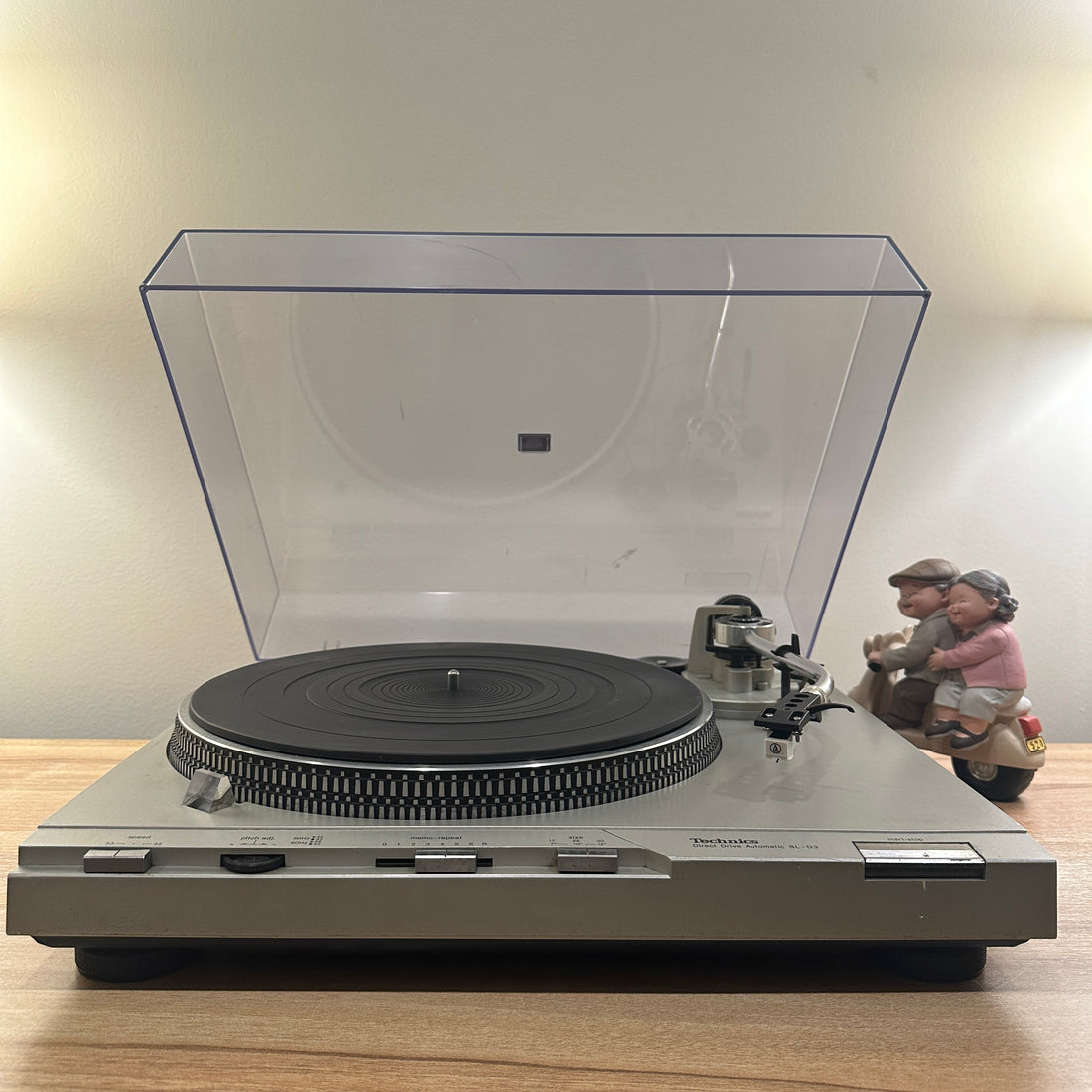 เครื่องเล่นแผ่นเสียง Technics SL-D3 Fully Automatic Direct Drive Turntable (220V)