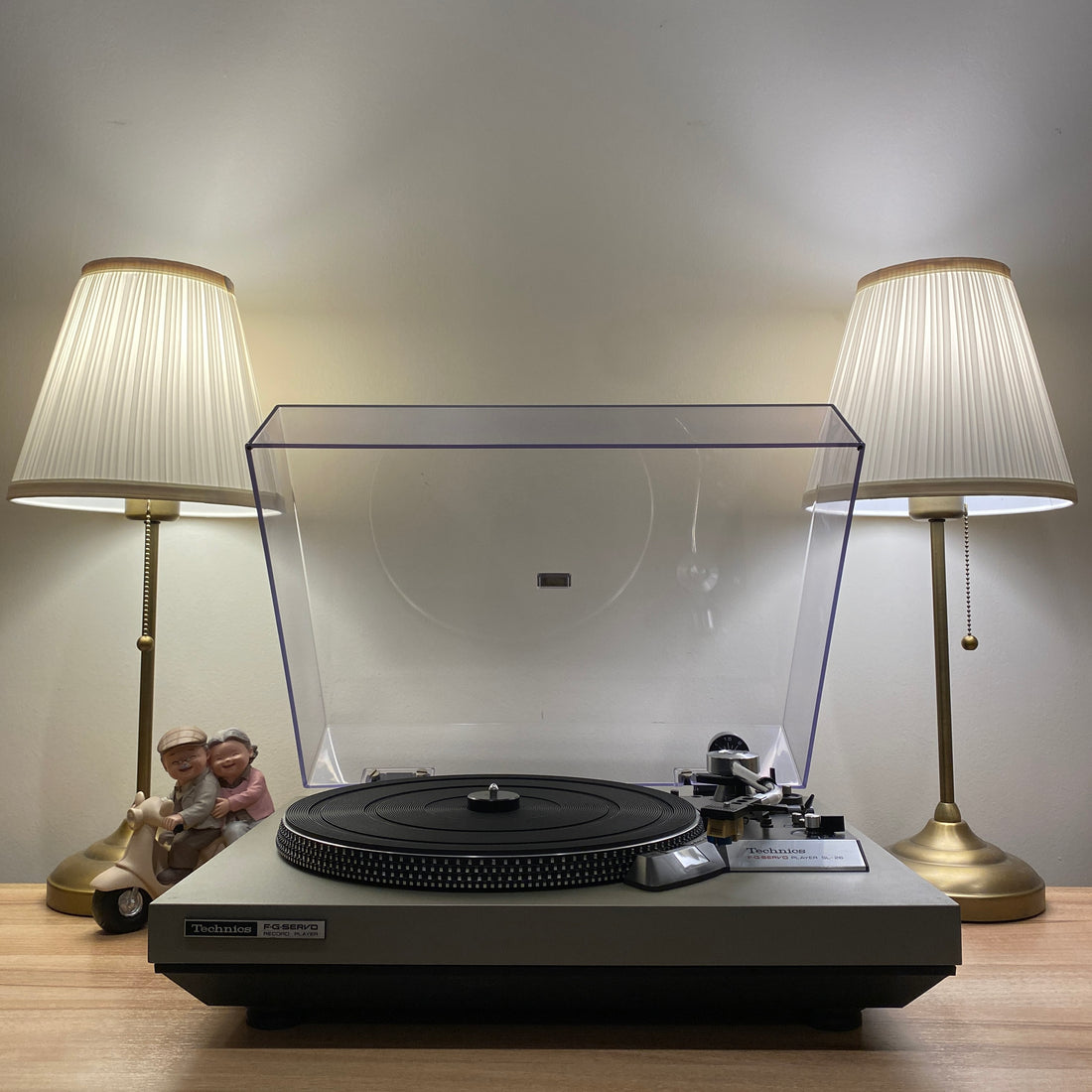 เครื่องเล่นแผ่นเสียง Technics SL-26 Semi-auto Belt Drive Turntable (220V)