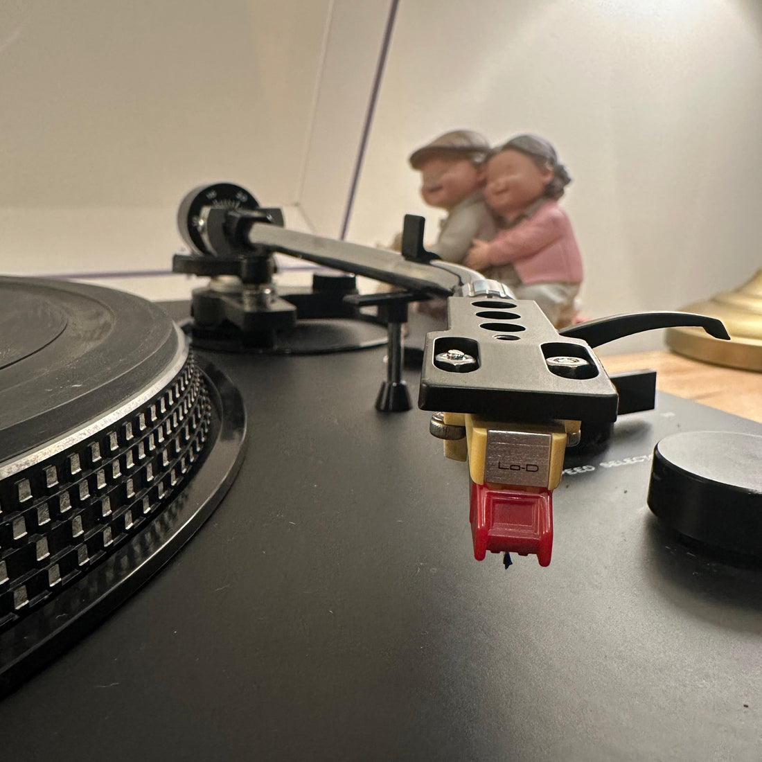 เครื่องเล่นแผ่นเสียง Lo-D (Hitachi) PS-17 Semi-auto Belt Drive Turntable (220V)