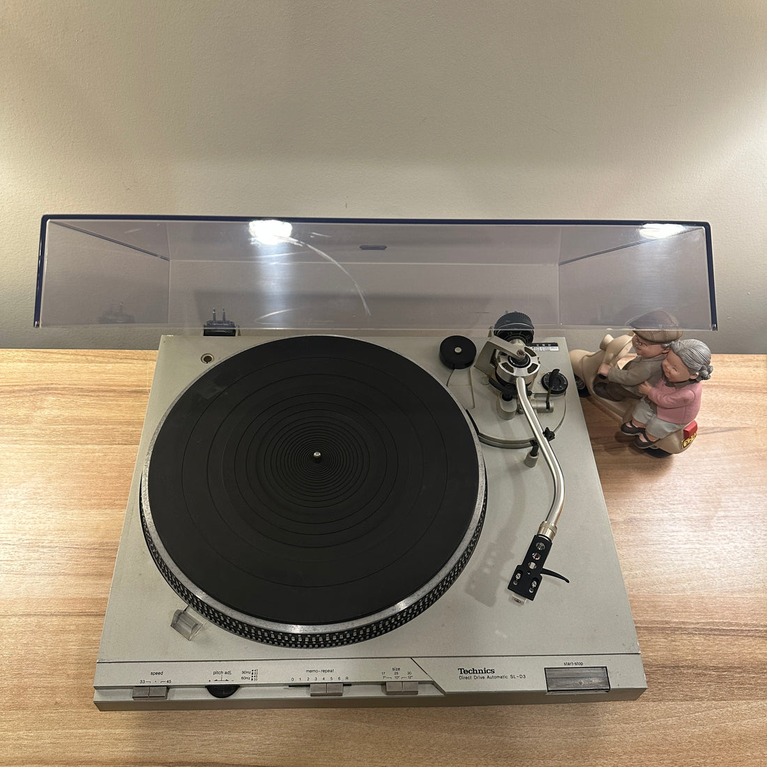 เครื่องเล่นแผ่นเสียง Technics SL-D3 Fully Automatic Direct Drive Turntable (220V)