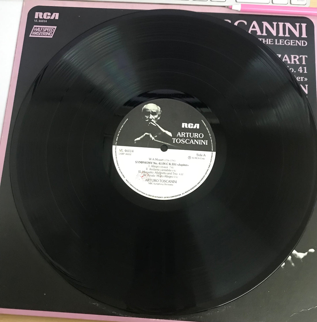 แผ่นเสียง Toscanini - The Man Behind the Legend Mozart Symphony No.41 'Jupiter' Mendelssohn Symphony No.4 'ItaIiana' (VinyI) (VG+)