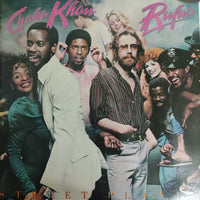 แผ่นเสียง Rufus & Chaka Khan - Street Player (Vinyl) (VG+)