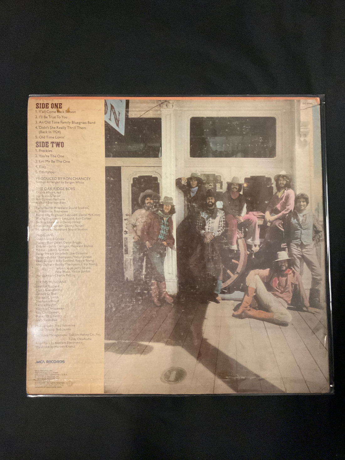 แผ่นเสียง The Oak Ridge Boys - Y'All Come Back Saloon Vinyl VG+
