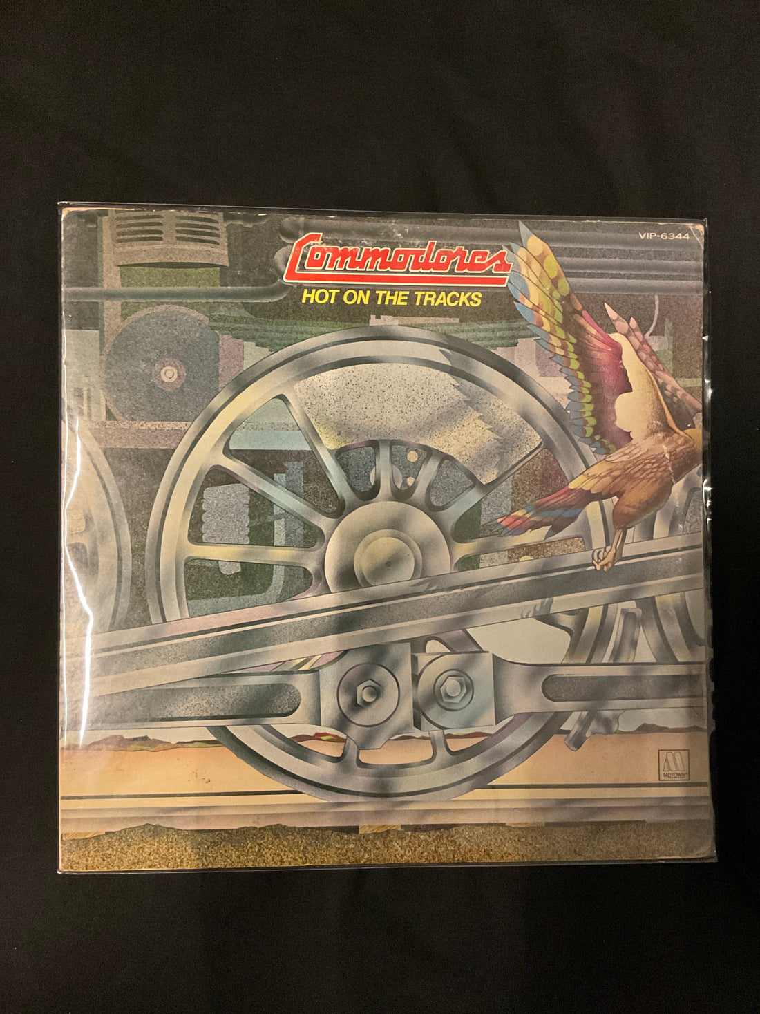 แผ่นเสียง Commodores - Hot On The Tracks Vinyl VG+