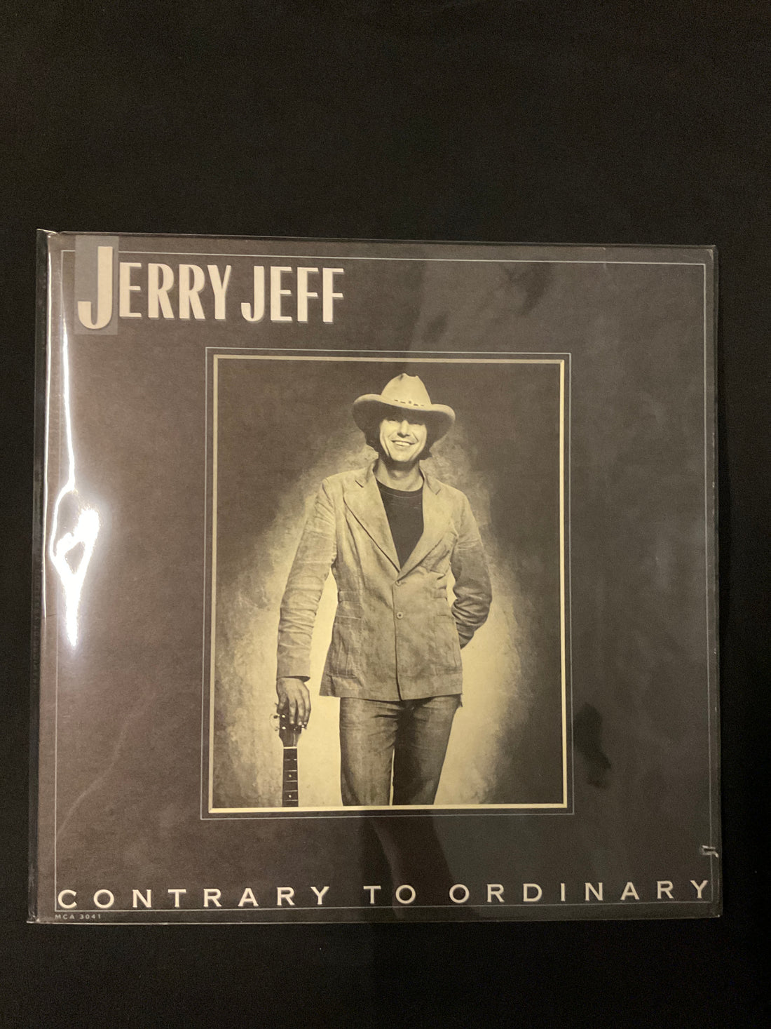 แผ่นเสียง Jerry Jeff Walker - Contrary To Ordinary Vinyl VG+
