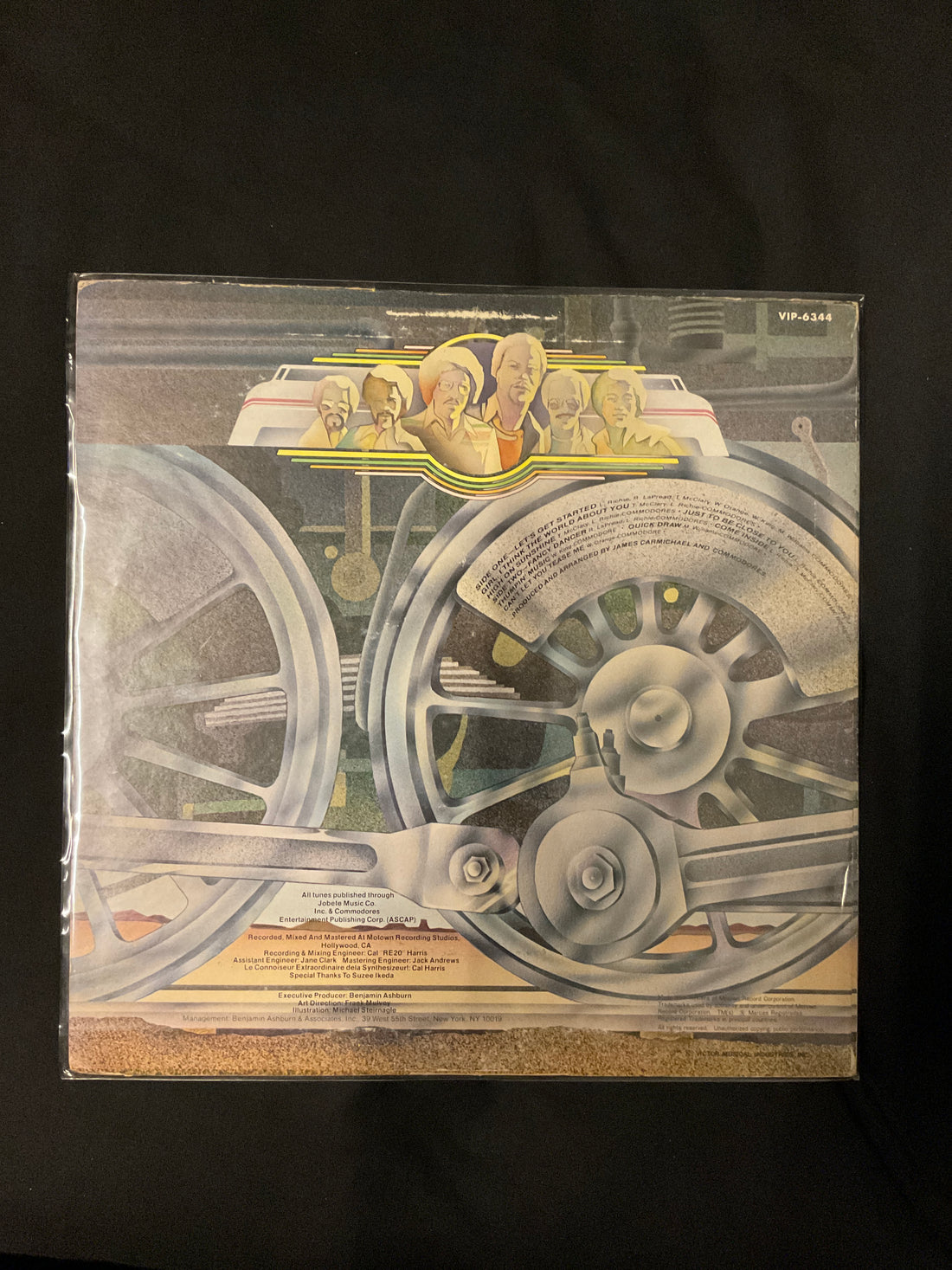 แผ่นเสียง Commodores - Hot On The Tracks Vinyl VG+