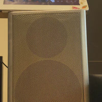 Canton LE 102 Bookshelf Speakers + Stands