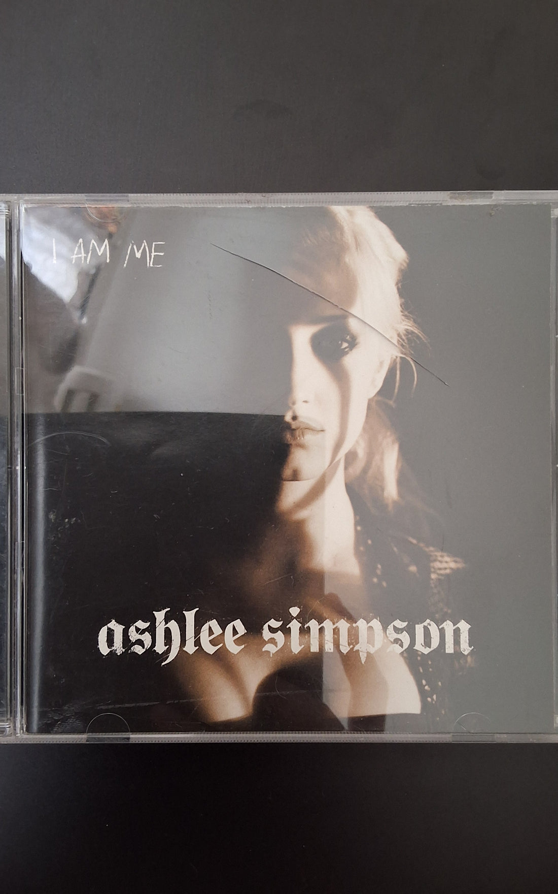 ซีดี Ashlee Simpson - I Am Me CD VG+